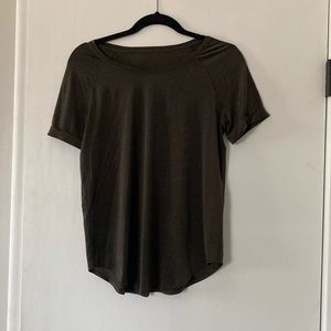 Lululemon t shirt